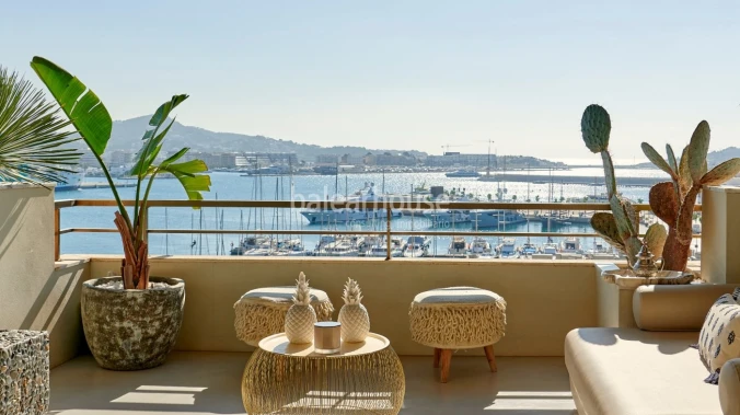 Komplett renoviertes Penthouse mit unglaublichem Blick auf den Hafen und Dalt Vila in Ibiza-Stadt