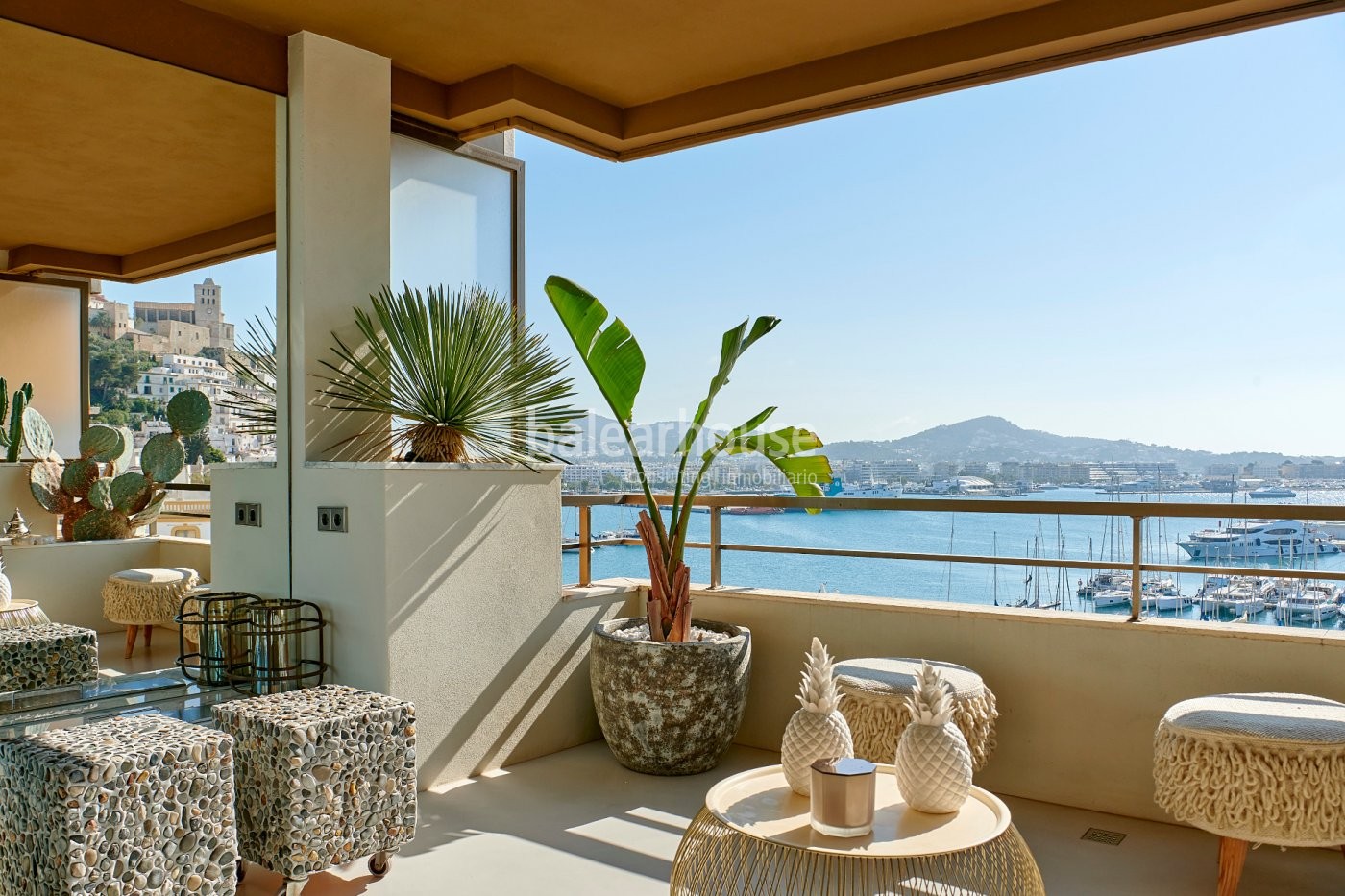 Komplett renoviertes Penthouse mit unglaublichem Blick auf den Hafen und Dalt Vila in Ibiza-Stadt