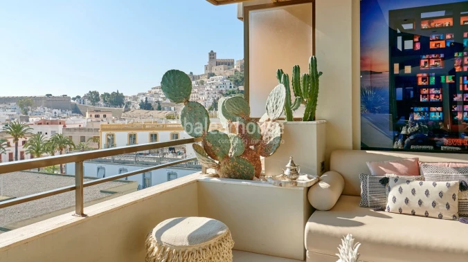 Komplett renoviertes Penthouse mit unglaublichem Blick auf den Hafen und Dalt Vila in Ibiza-Stadt