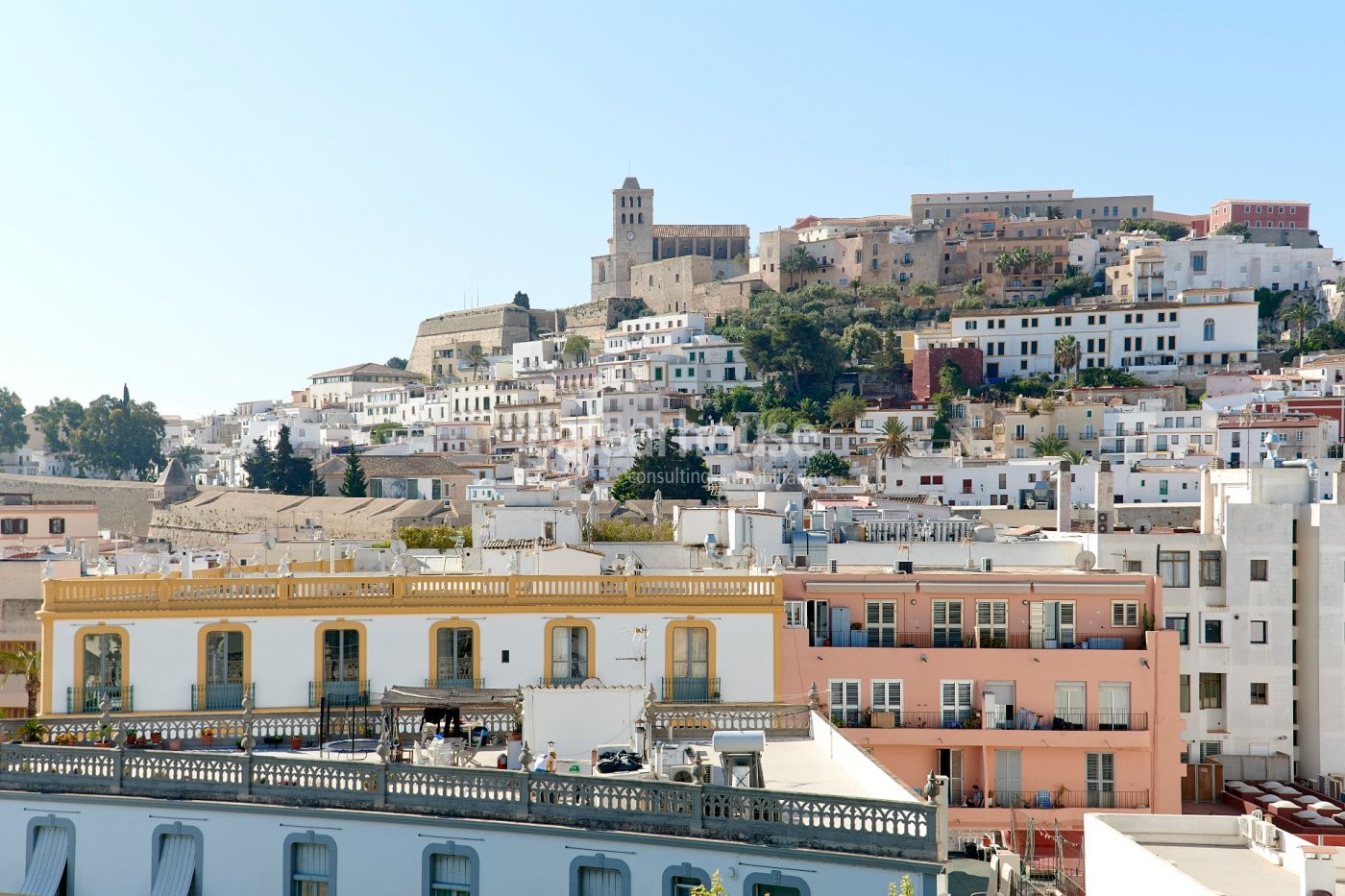 Komplett renoviertes Penthouse mit unglaublichem Blick auf den Hafen und Dalt Vila in Ibiza-Stadt