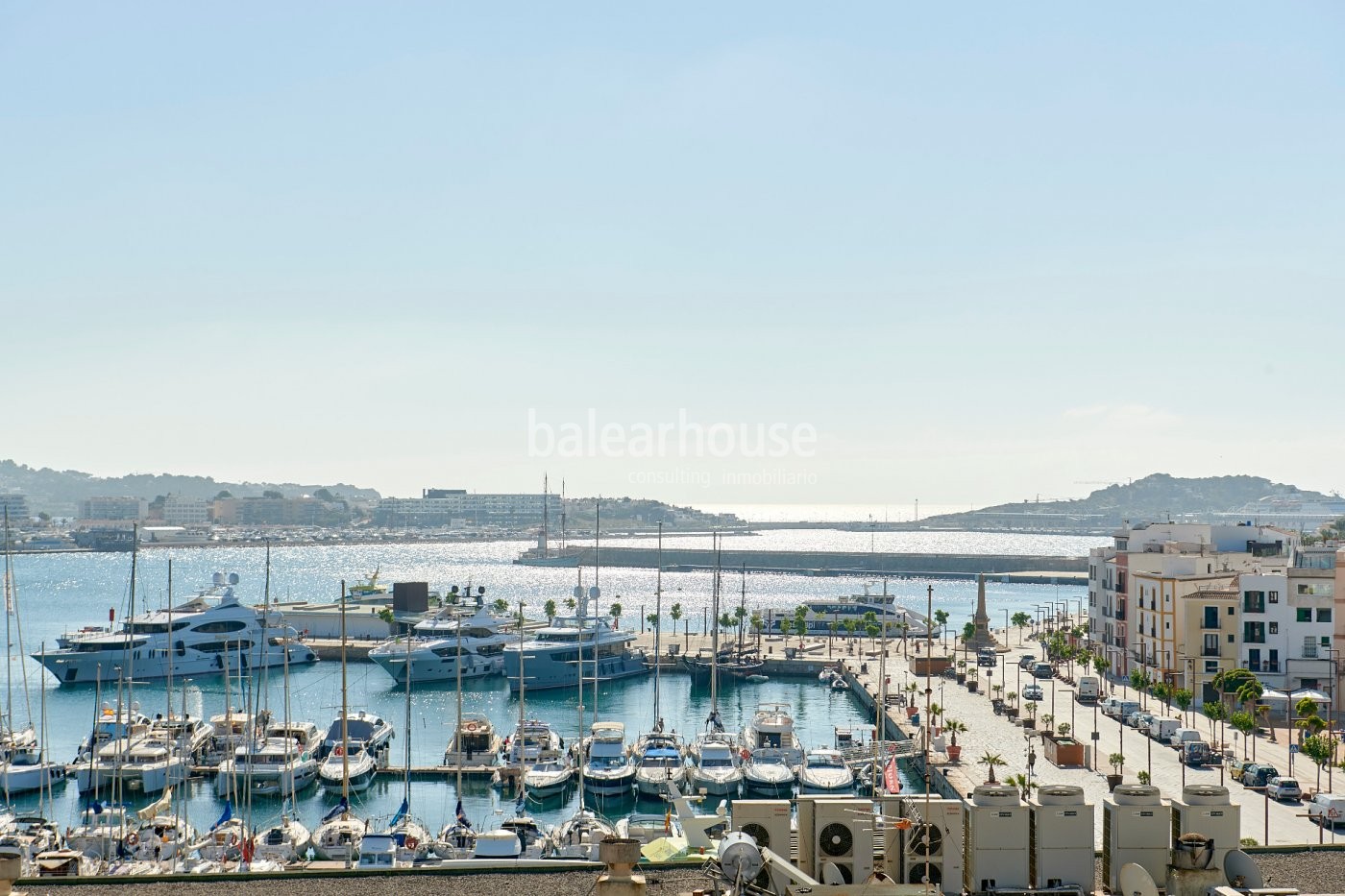 Ático totalmente renovado con increíbles vistas al puerto y a Dalt Vila en Ibiza ciudad