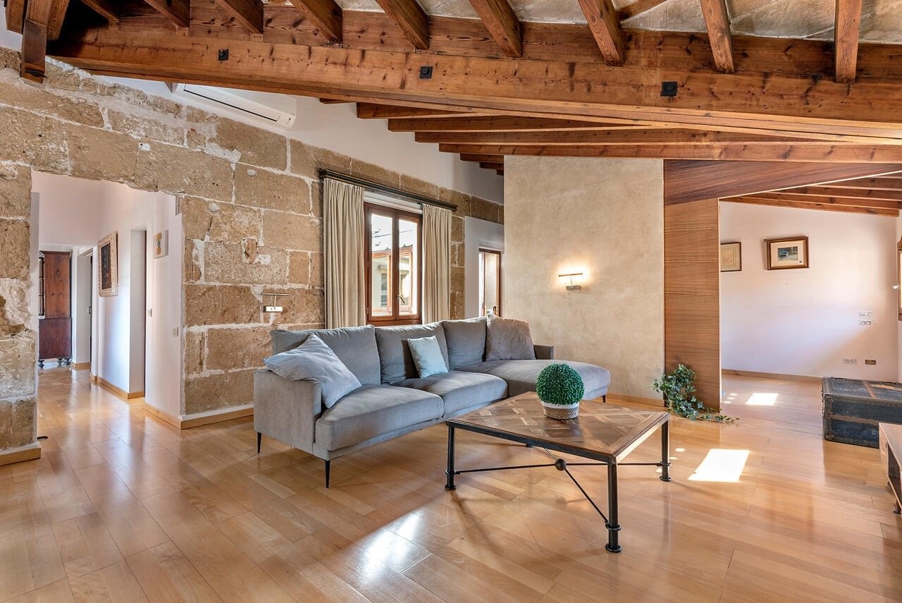 Großes Penthouse im historischen Zentrum von Palma mit großer Terrasse und Blick auf die Stadt.