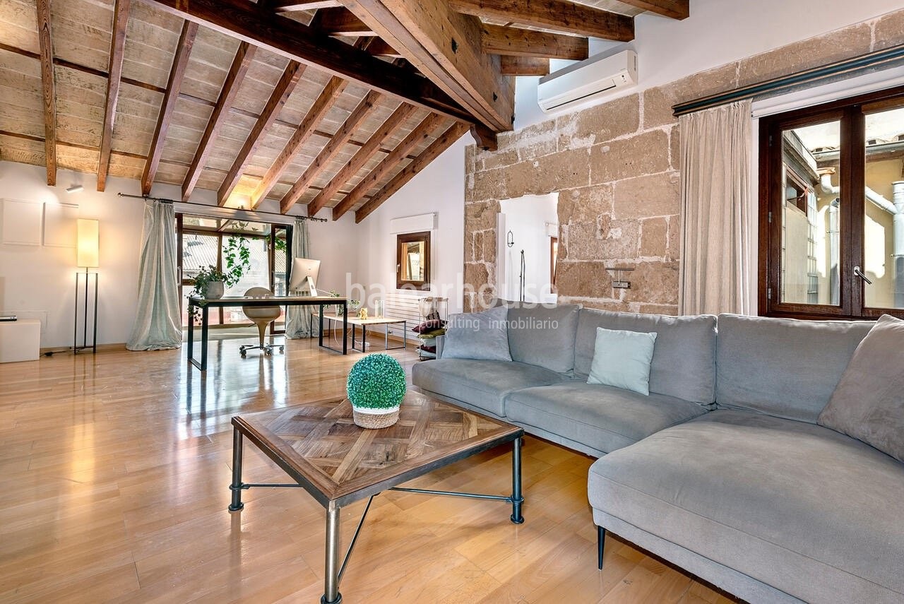 Großes Penthouse im historischen Zentrum von Palma mit großer Terrasse und Blick auf die Stadt.