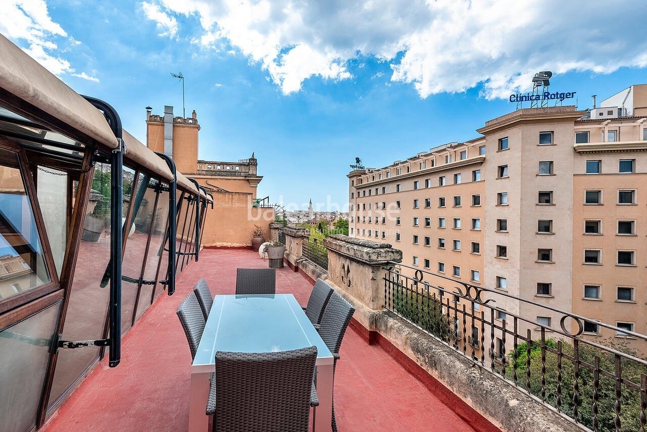 Großes Penthouse im historischen Zentrum von Palma mit großer Terrasse und Blick auf die Stadt.