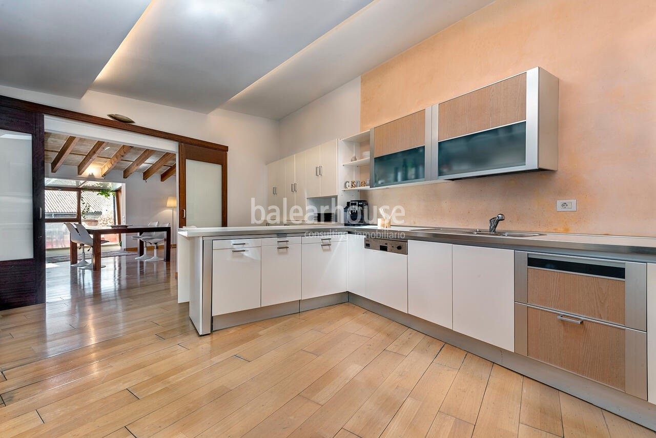 Excellent penthouse located in the historic centre of Palma with large terrace and views of the city