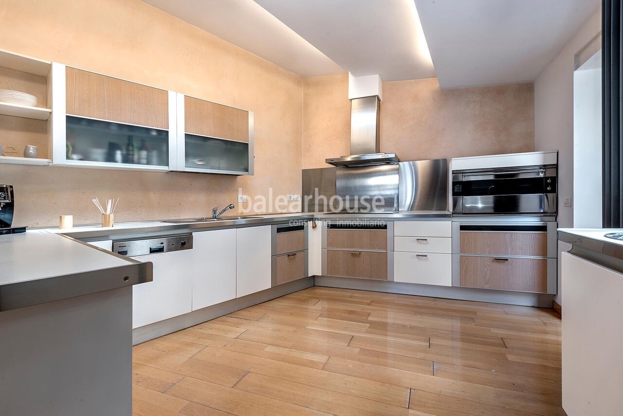 Excellent penthouse located in the historic centre of Palma with large terrace and views of the city