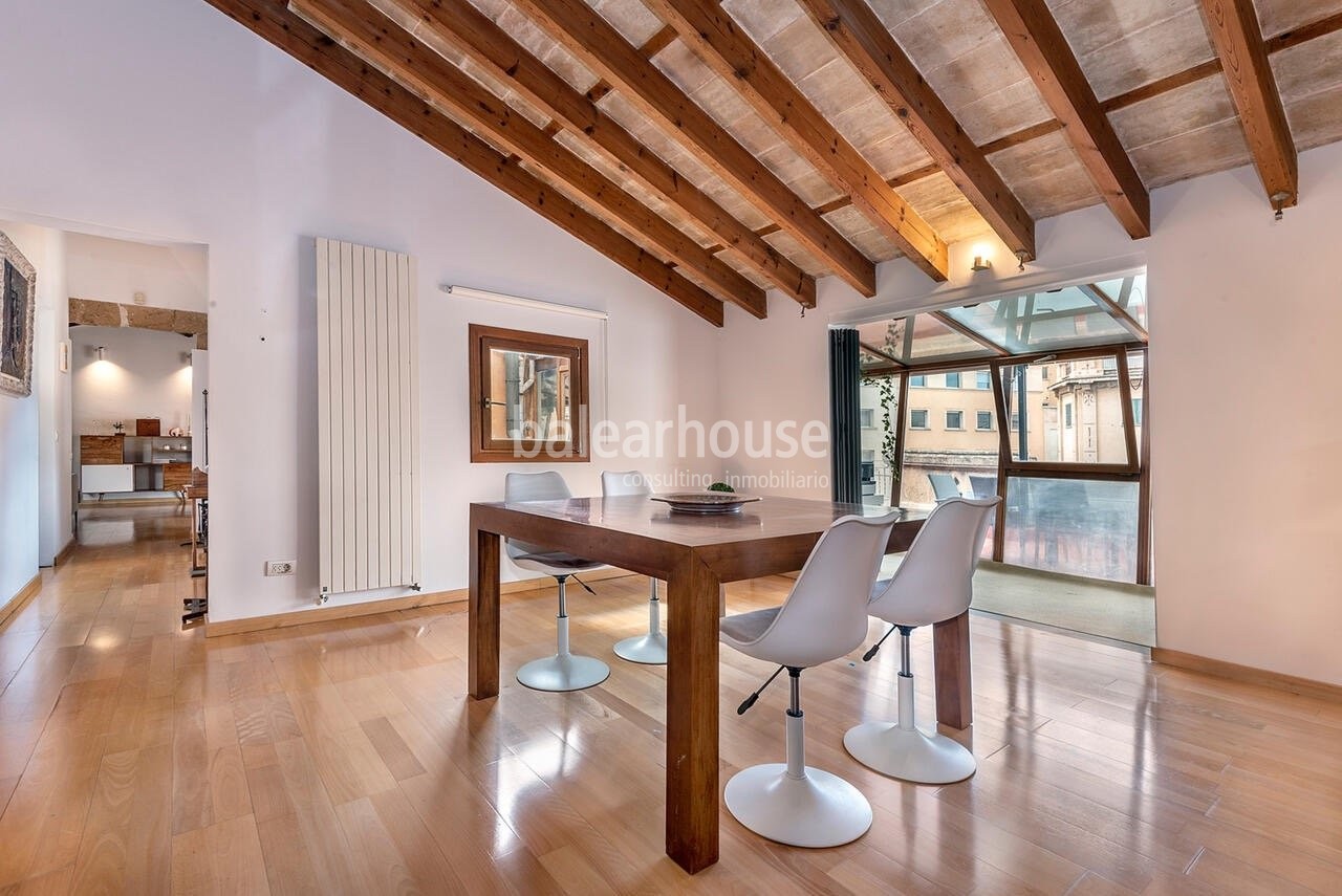 Großes Penthouse im historischen Zentrum von Palma mit großer Terrasse und Blick auf die Stadt.