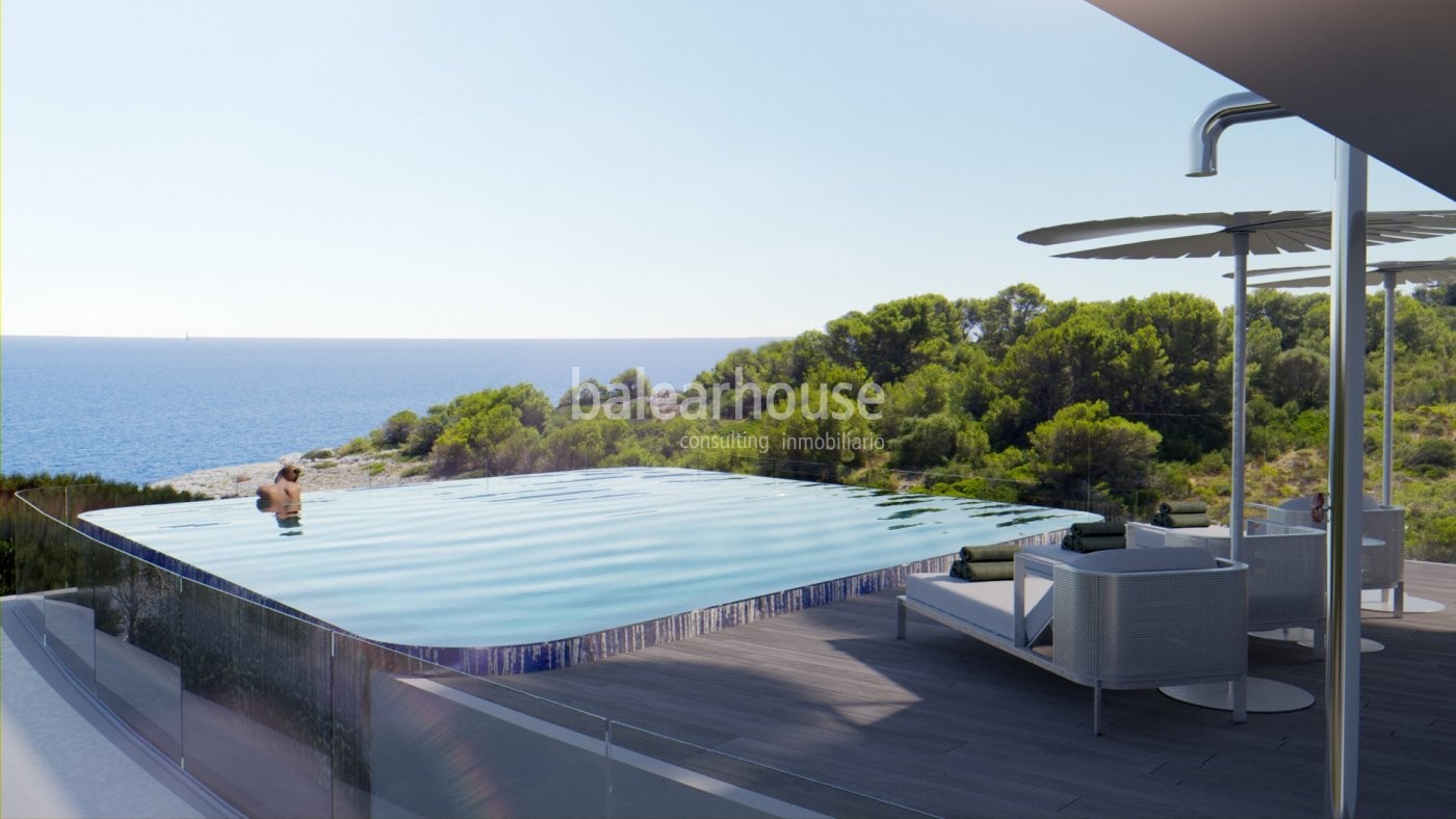 Extraordinary villa unique for its design and views located on the seafront in Porto Cristo.