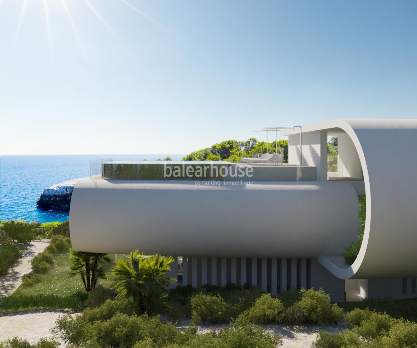 Extraordinaria villa única por su diseño y vistas ubicada en primera línea de mar en Porto Cristo.