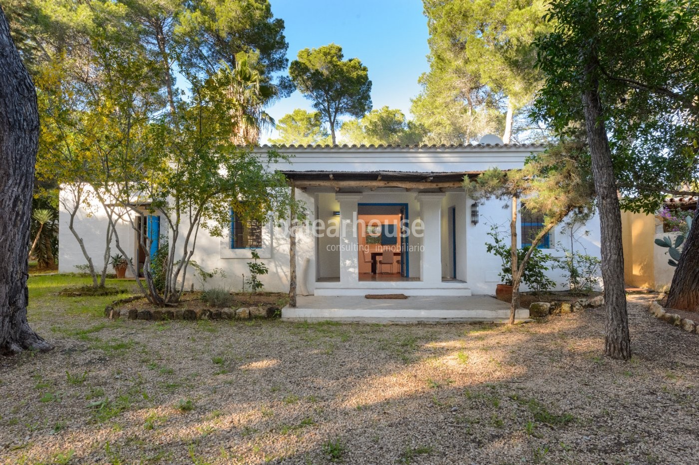 Cozy finca style house renovated in 2010 with rustic style near the city of Ibiza