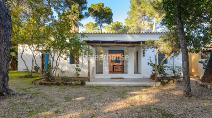 Cozy finca style house renovated in 2010 with rustic style near the city of Ibiza