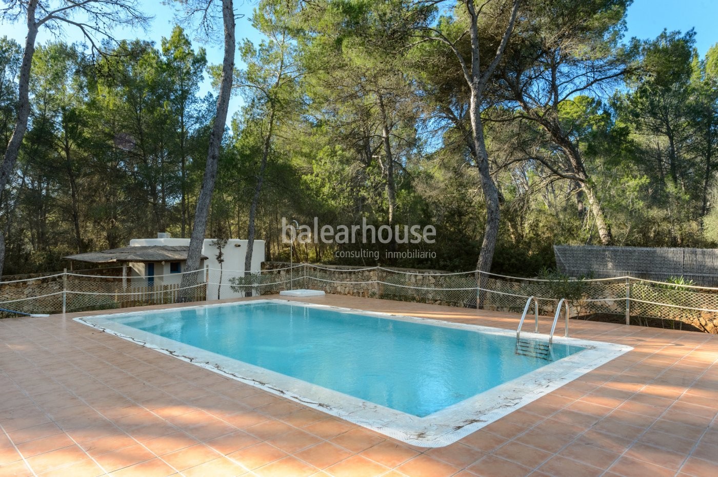 Cozy finca style house renovated in 2010 with rustic style near the city of Ibiza