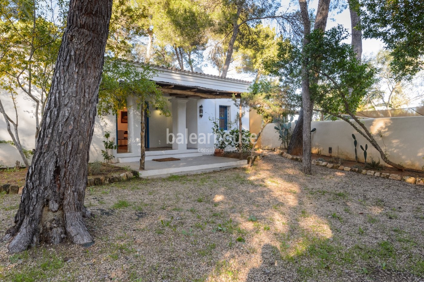 Cozy finca style house renovated in 2010 with rustic style near the city of Ibiza