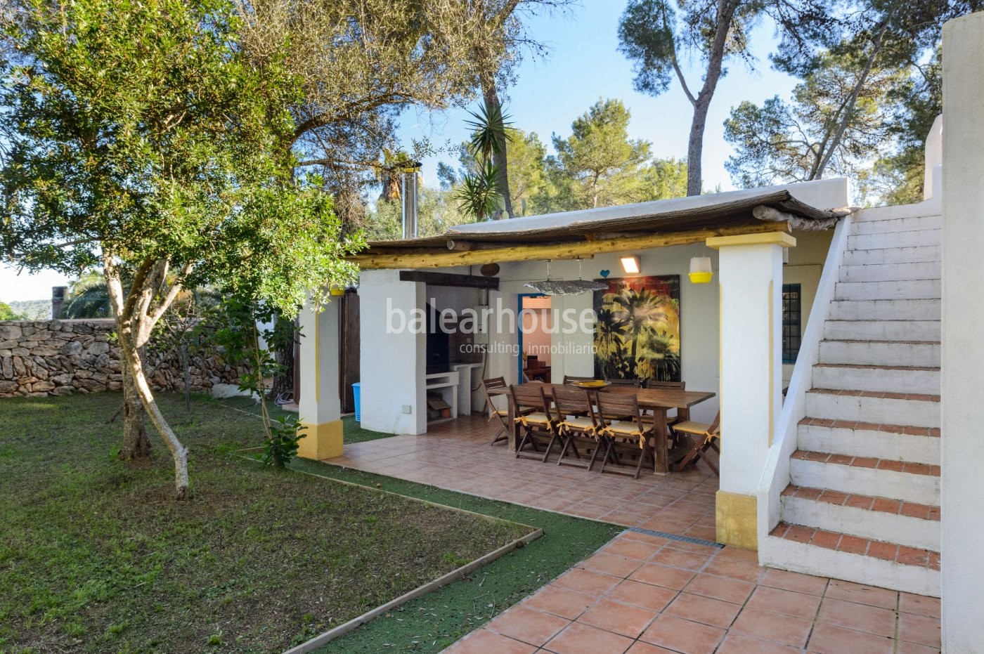 Cozy finca style house renovated in 2010 with rustic style near the city of Ibiza