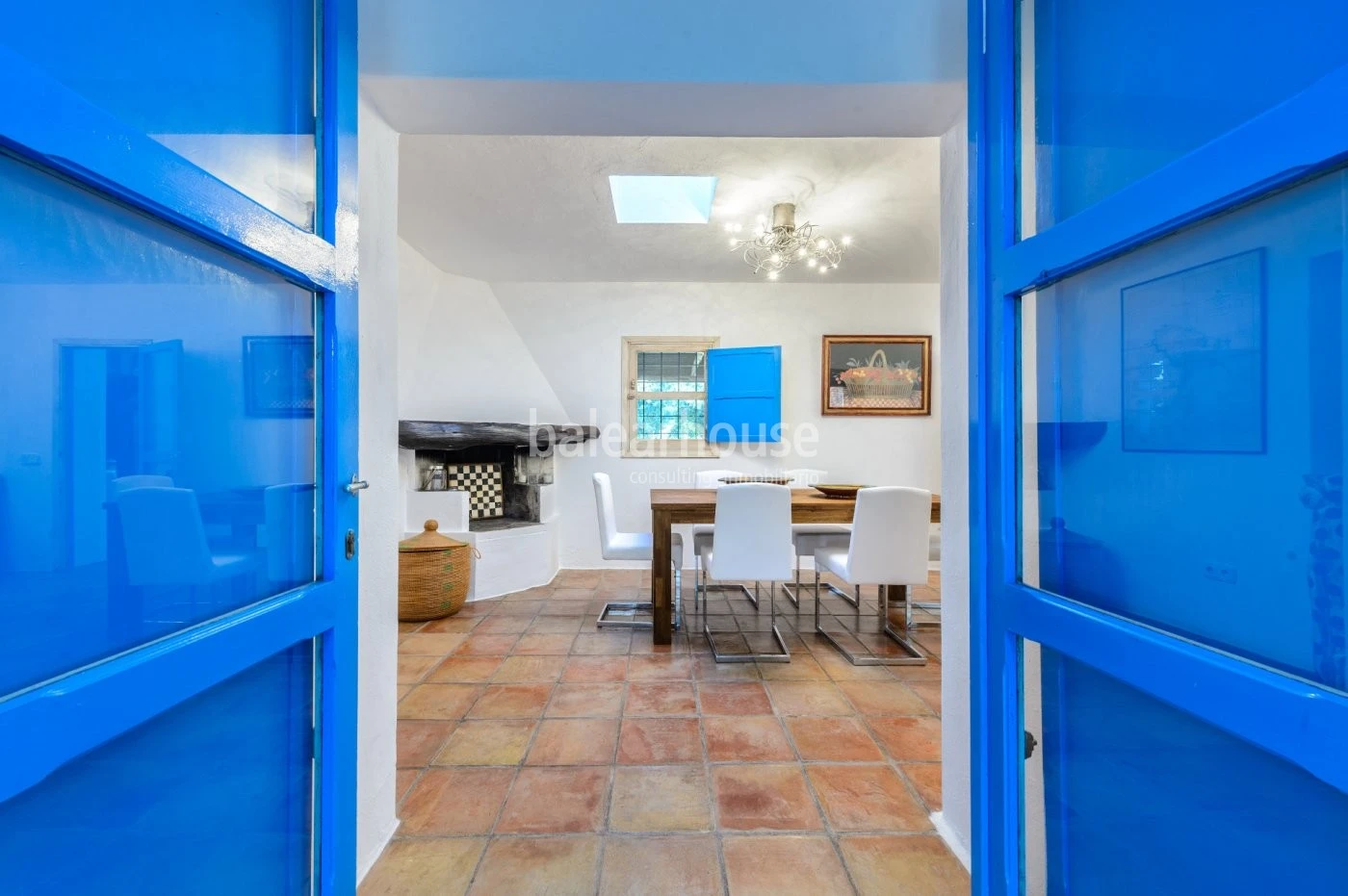Cozy finca style house renovated in 2010 with rustic style near the city of Ibiza