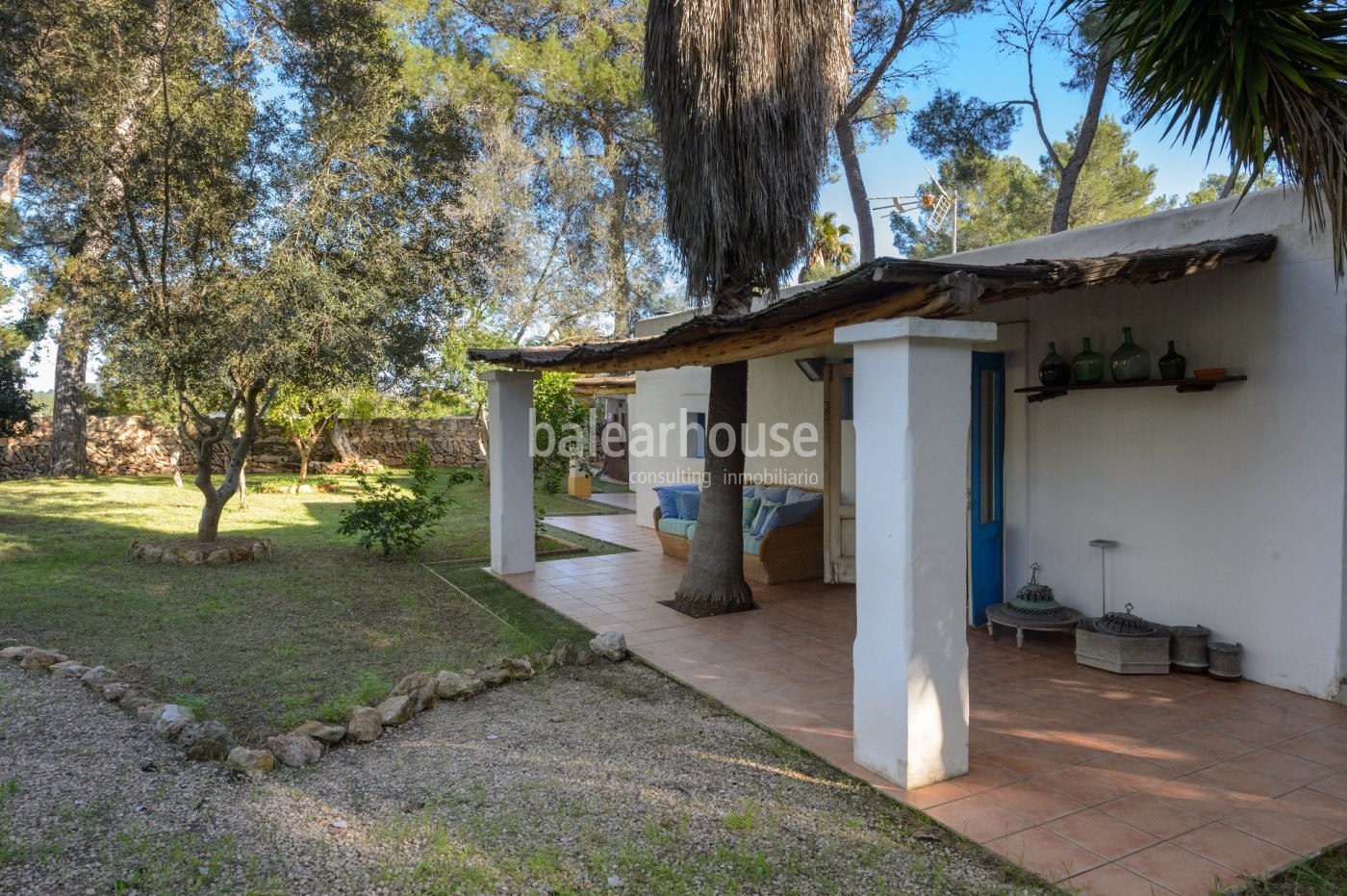 Cozy finca style house renovated in 2010 with rustic style near the city of Ibiza