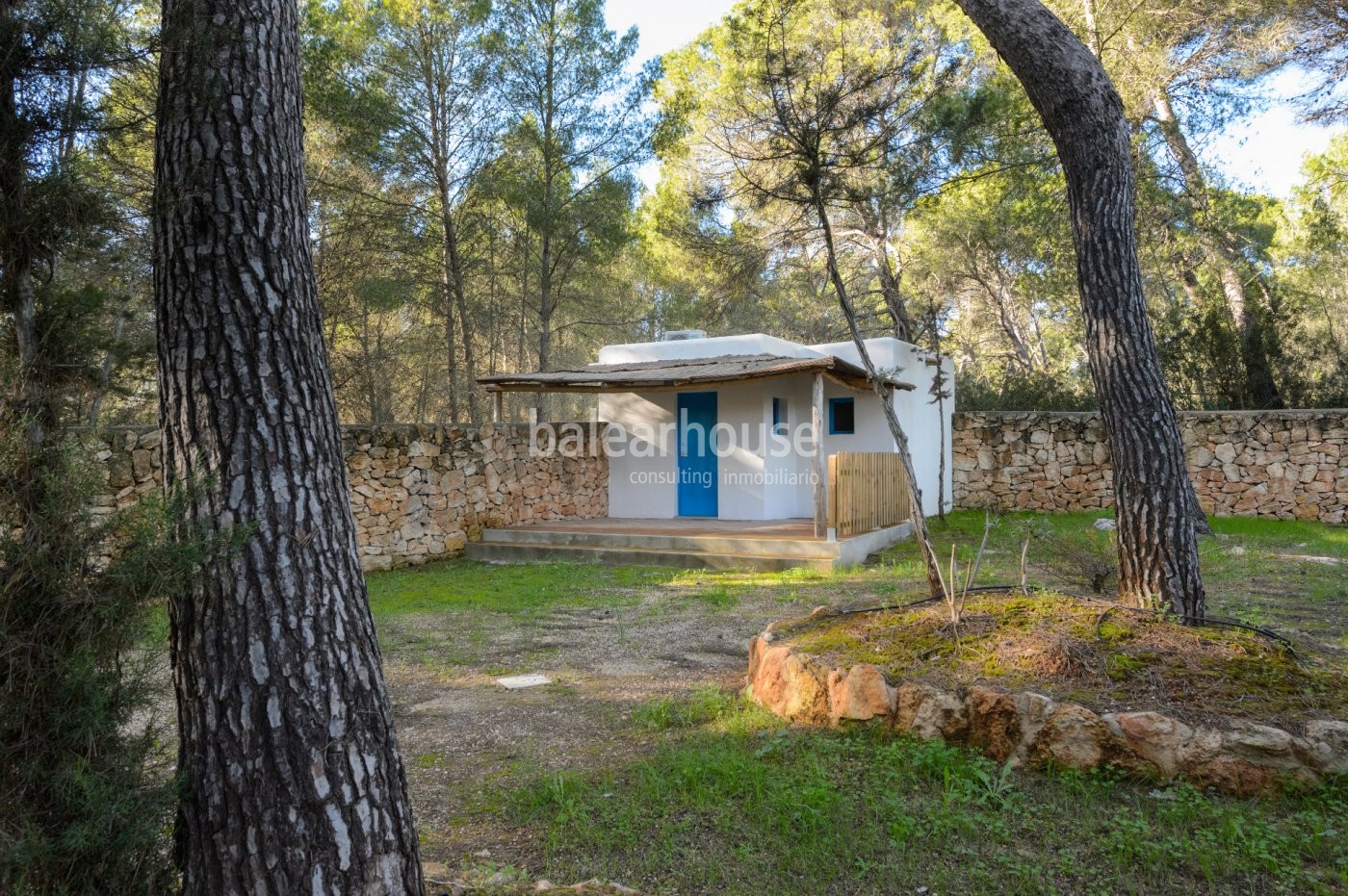 Cozy finca style house renovated in 2010 with rustic style near the city of Ibiza