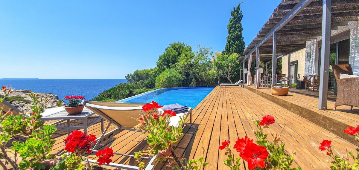 Moderne Villa mit jeglichem Komfort und spektakulären Meeres- und Küstenblicken