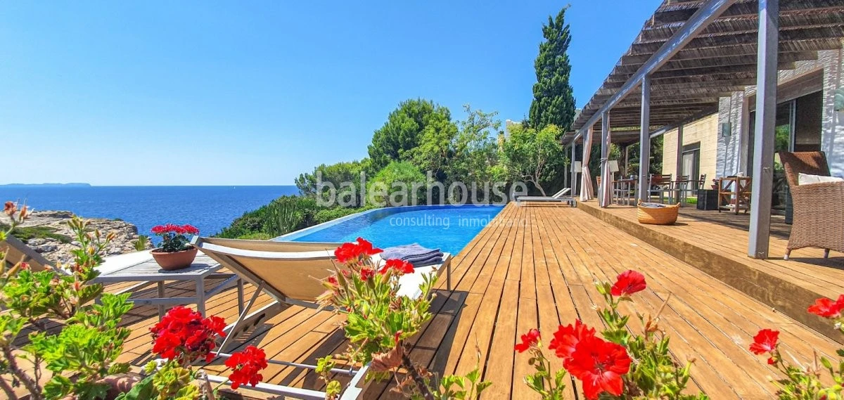 Fabulosa villa moderna con todo el confort y espectaculares vistas del mar y la costa