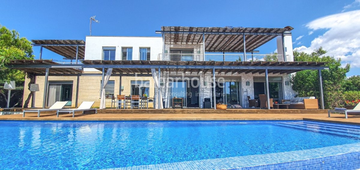 Fabulous modern villa with all the comfort and spectacular views of the sea and the coast