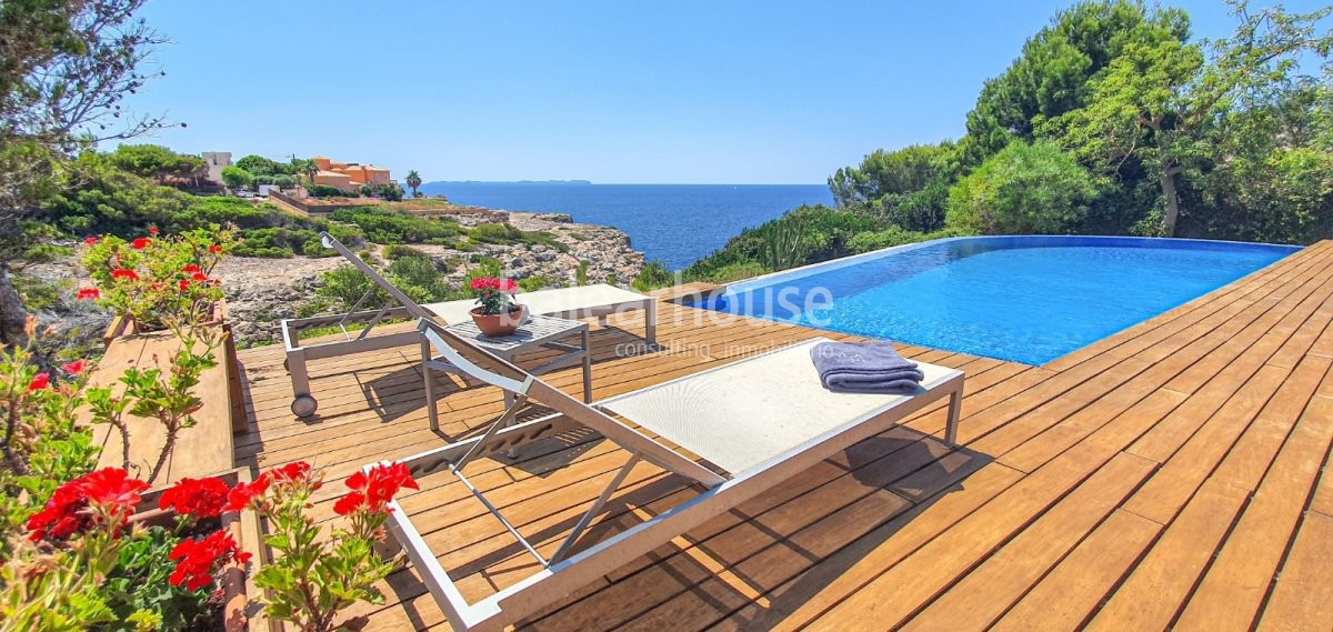 Fabulosa villa moderna con todo el confort y espectaculares vistas del mar y la costa