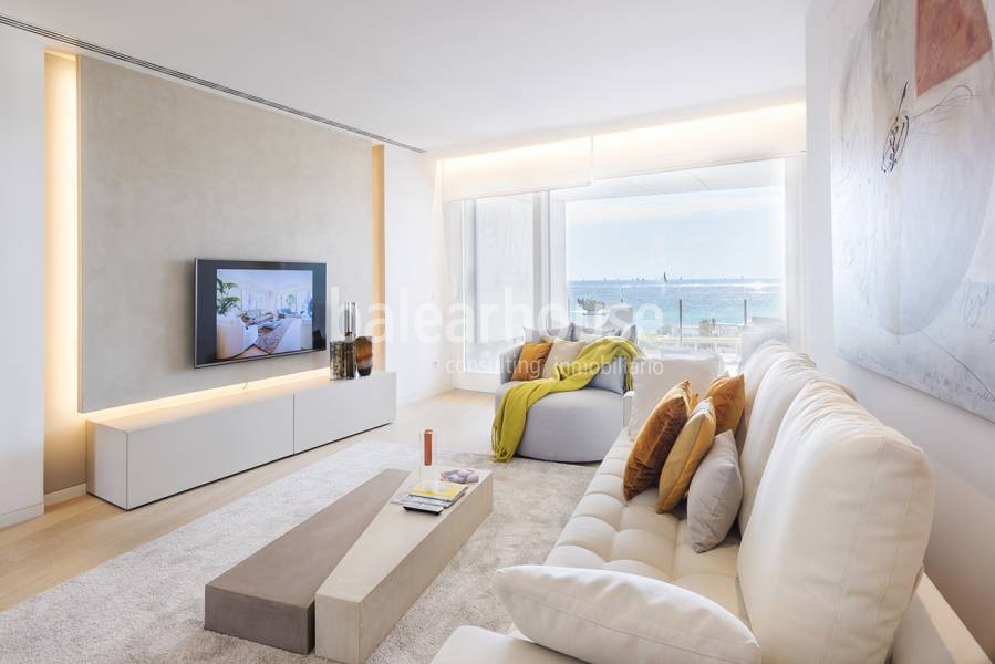 Vida frente al puerto de Portixol, la playa y el mar