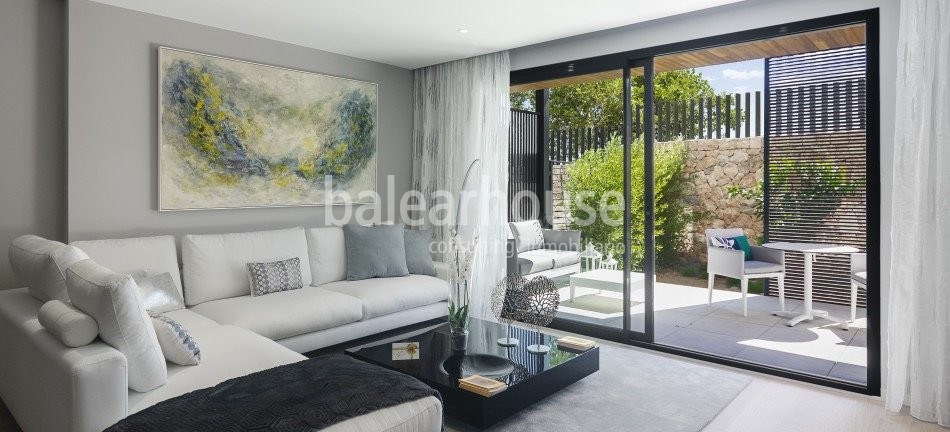 New construction homes next to golf in Palma within an exclusive complex with pool and gardens.