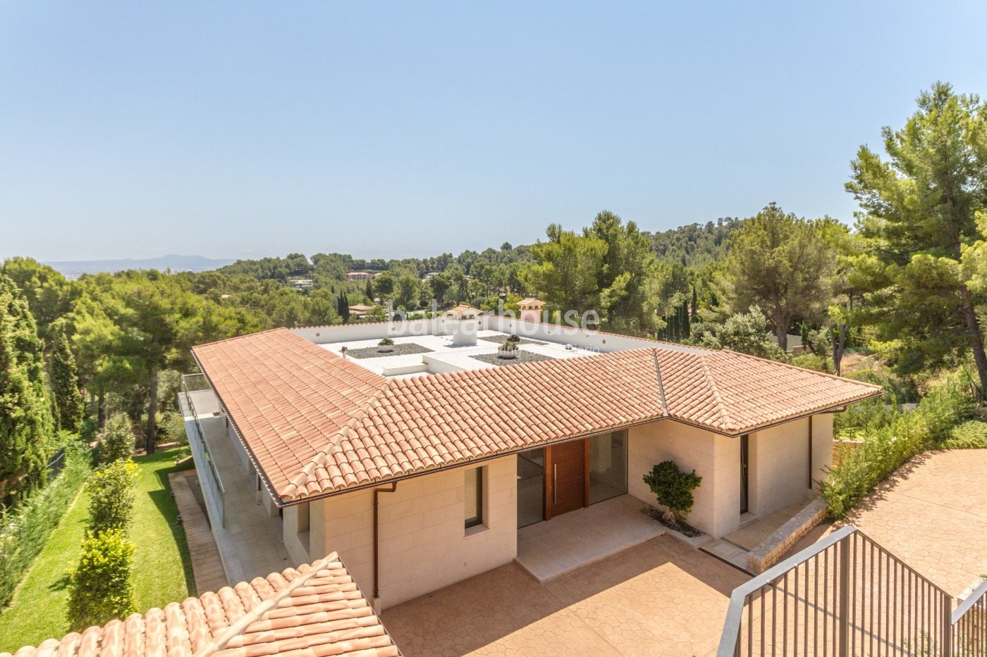 Excellent villa with swimming pool, terraces and beautiful views in the exclusive area of Son Vida.