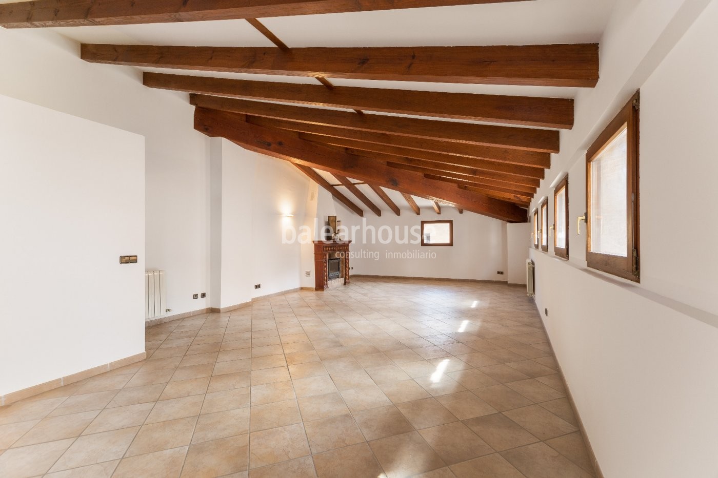 Excellent and luminous penthouse in a stately building in the beautiful old town of Palma.