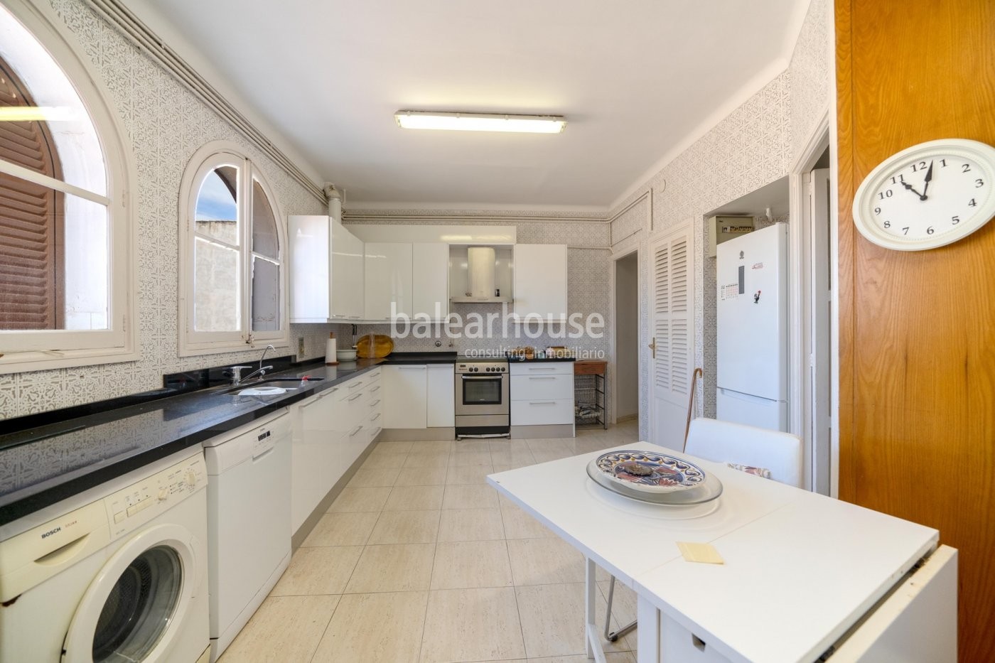 Excellent penthouse of large dimensions with views that embrace the entire noble centre of Palma.