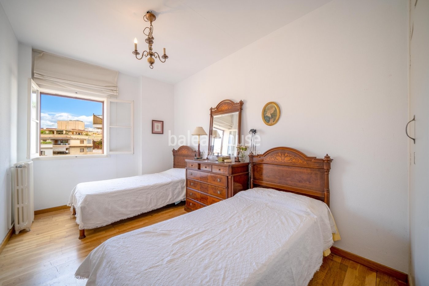 Excellent penthouse of large dimensions with views that embrace the entire noble centre of Palma.
