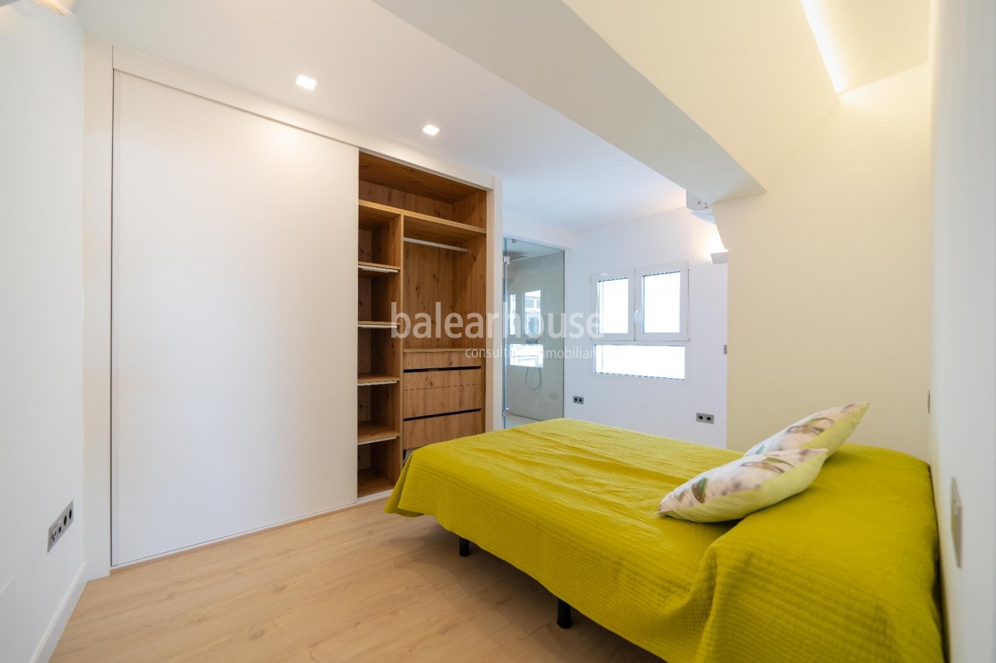 Ausgezeichnetes Penthouse im Zentrum von Palma mit einer großen Terrasse und hellen Innenräumen.