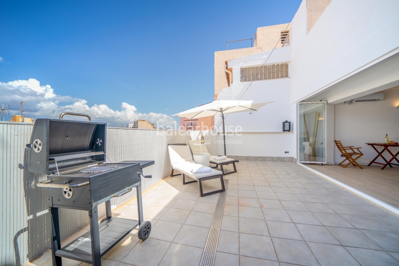 Ausgezeichnetes Penthouse im Zentrum von Palma mit einer großen Terrasse und hellen Innenräumen.