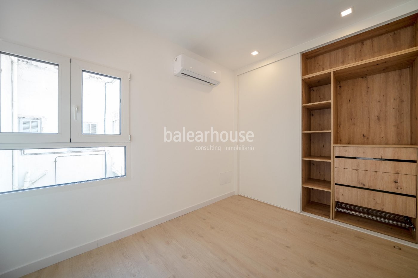 Ausgezeichnetes Penthouse im Zentrum von Palma mit einer großen Terrasse und hellen Innenräumen.