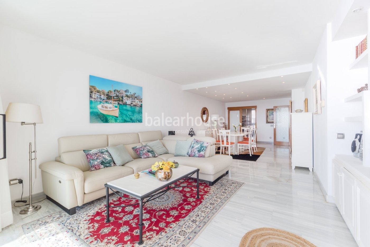 Excellent seafront flat with unobstructed views over the bay of Palma in Portixol.