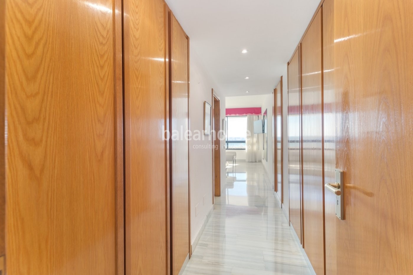Excellent seafront flat with unobstructed views over the bay of Palma in Portixol.