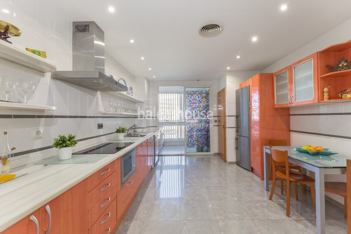 Excellent seafront flat with unobstructed views over the bay of Palma in Portixol.
