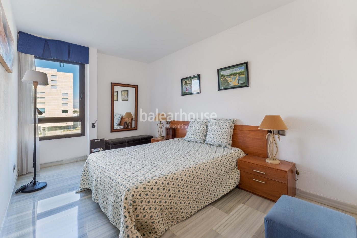 Hervorragende Wohnung direkt am Meer mit unverbaubarem Blick auf die Bucht von Palma in Portixol.