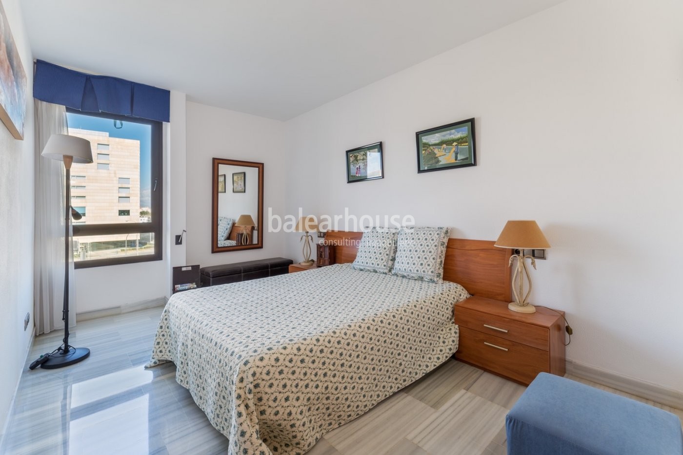 Excellent seafront flat with unobstructed views over the bay of Palma in Portixol.