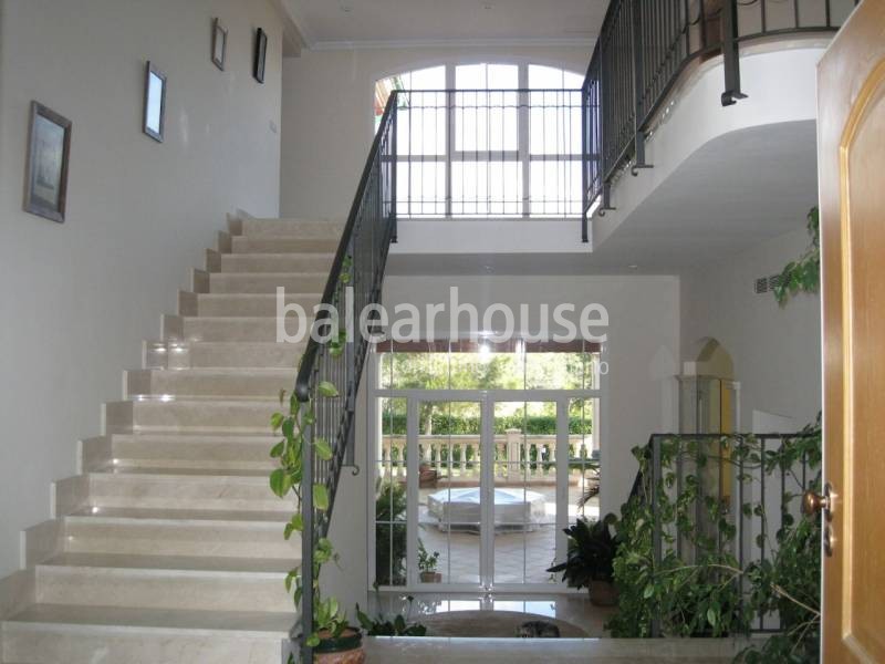 BEAUTIFUL FAMILY VILLA WITH GARDEN AND SEA VIEWS IN CALA VINYAS