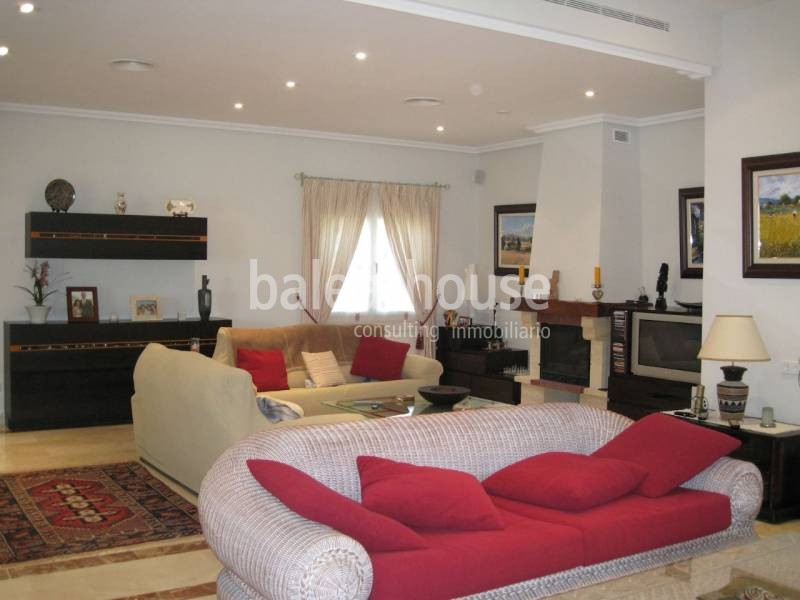 BEAUTIFUL FAMILY VILLA WITH GARDEN AND SEA VIEWS IN CALA VINYAS