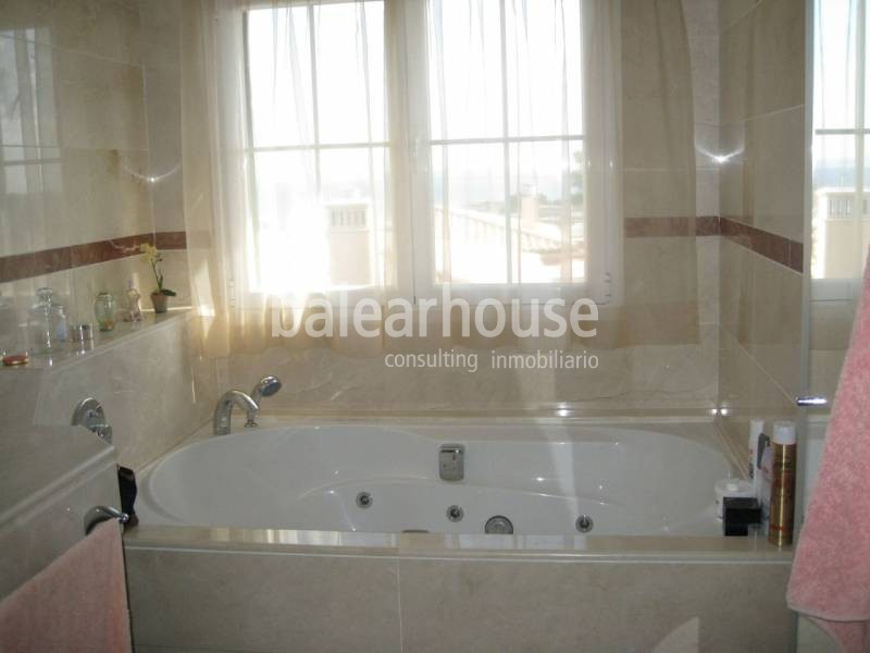 BEAUTIFUL FAMILY VILLA WITH GARDEN AND SEA VIEWS IN CALA VINYAS