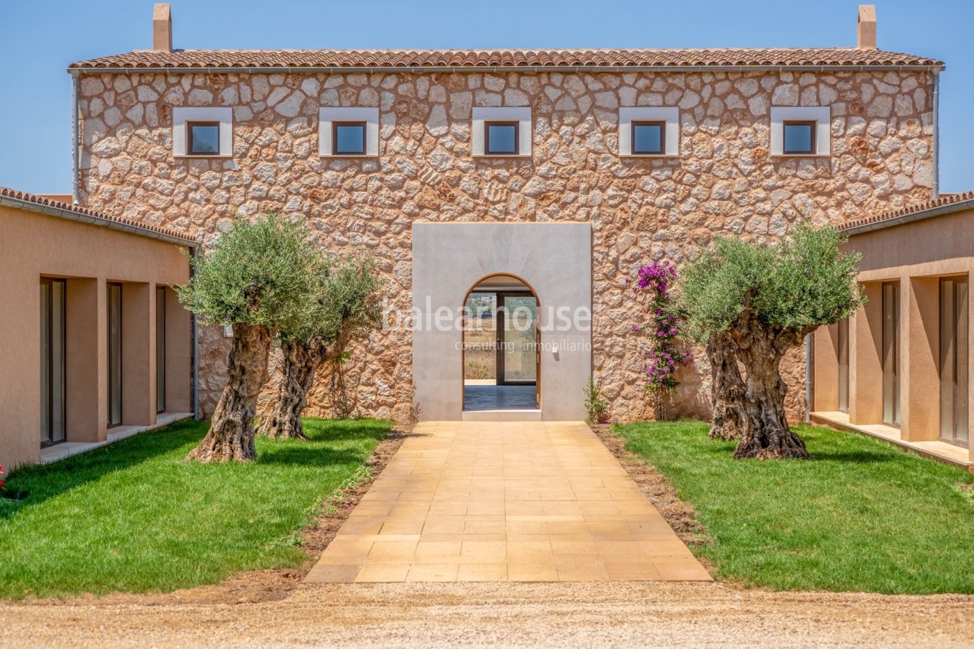 Gran finca rústica de obra nueva en Santanyí, rural con espíritu moderno cerca de playas.