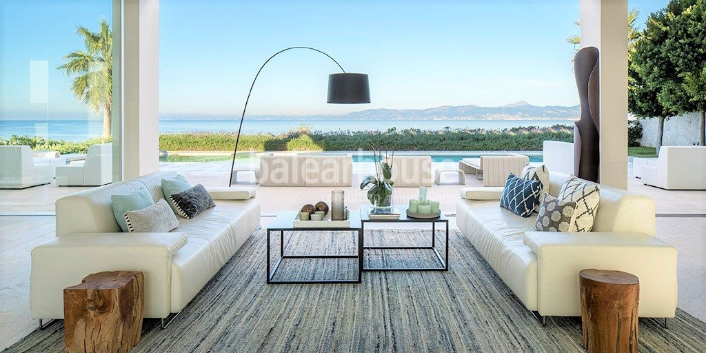 Gran villa moderna en primera línea de mar con licencia vacacional y espectaculares atardeceres