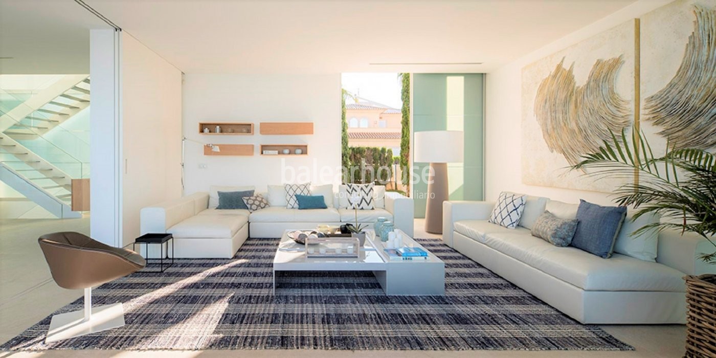 Large modern villa on the seafront with holiday licence and spectacular sunsets