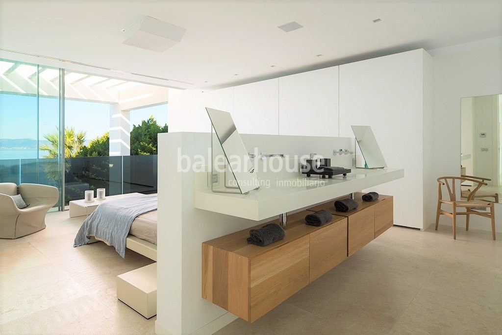 Large modern villa on the seafront with holiday licence and spectacular sunsets