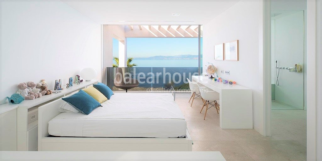 Large modern villa on the seafront with holiday licence and spectacular sunsets