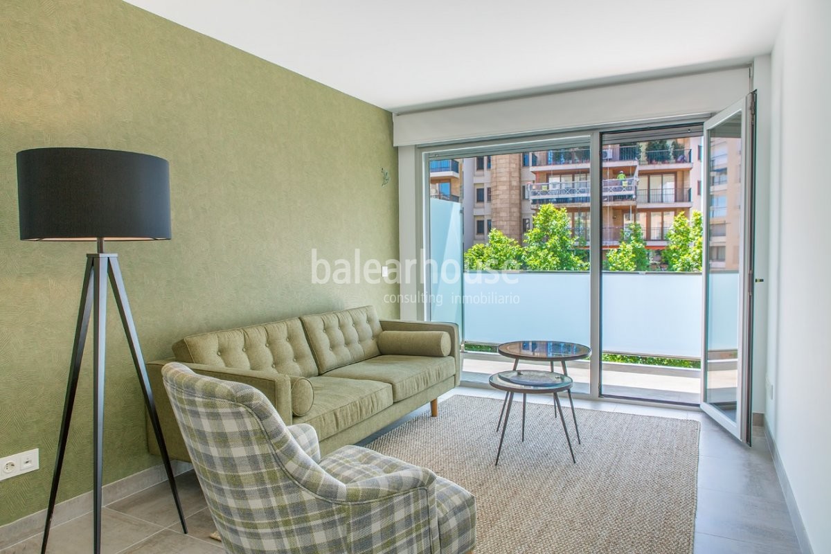 Excellent brand new penthouses with private terraces and swimming pool with solarium in Palma.