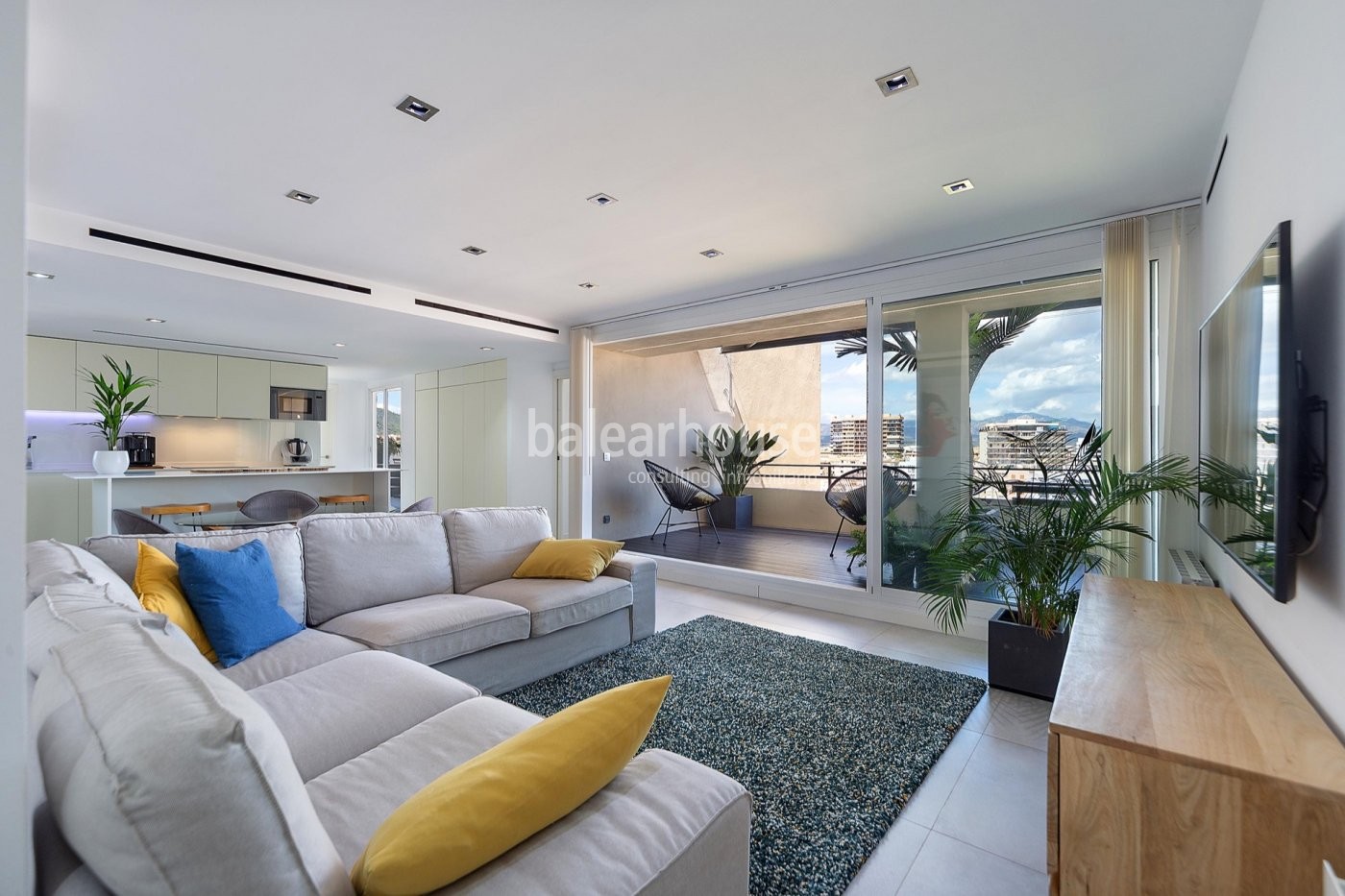 Excelente y moderno piso lleno de luz en la zona colegios de Palma con terrazas y vistas despejadas