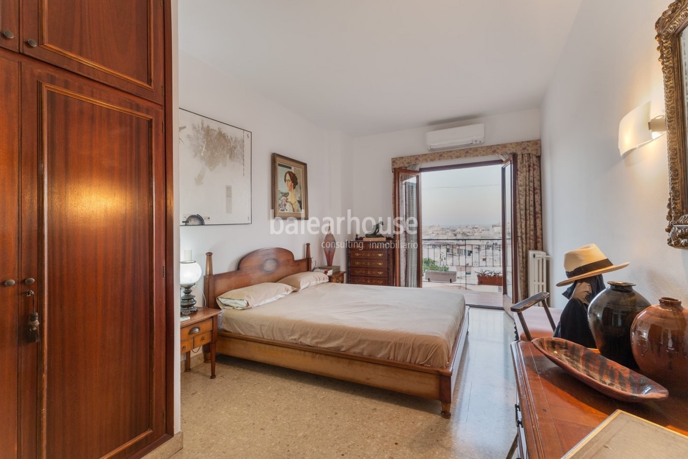 Fantastic spacious flat with great open views in the excellent location of Paseo Mallorca.
